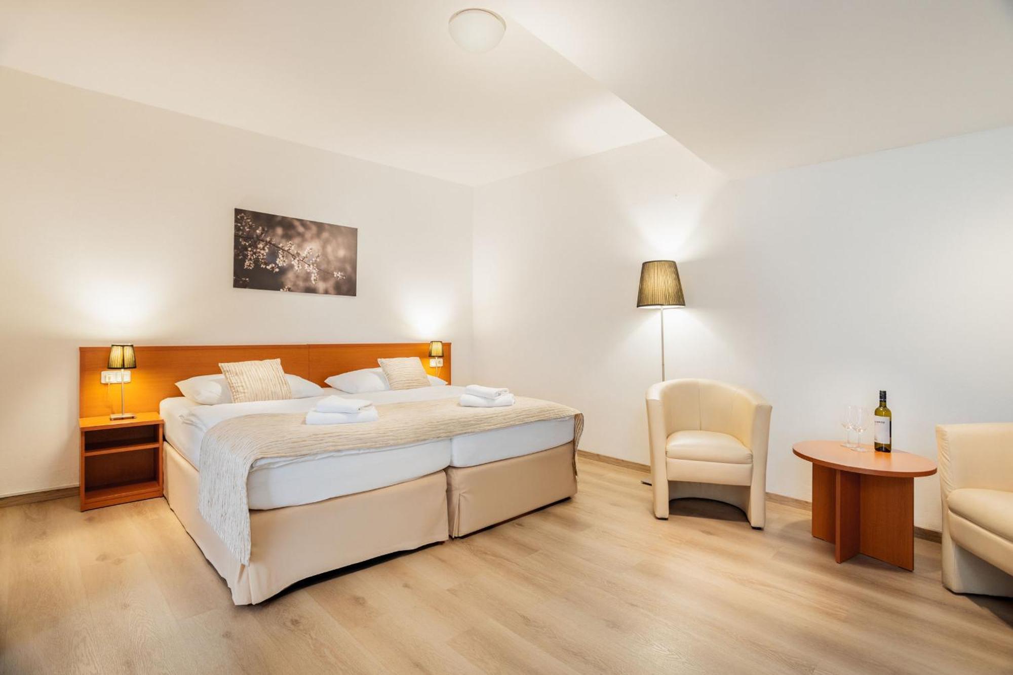 Wine Wellness Hotel Amande Hustopece Ngoại thất bức ảnh