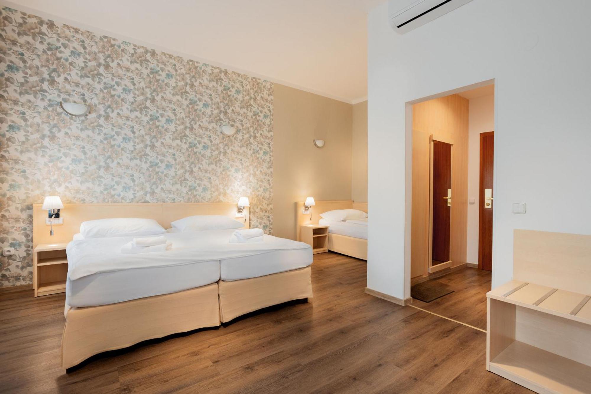 Wine Wellness Hotel Amande Hustopece Ngoại thất bức ảnh